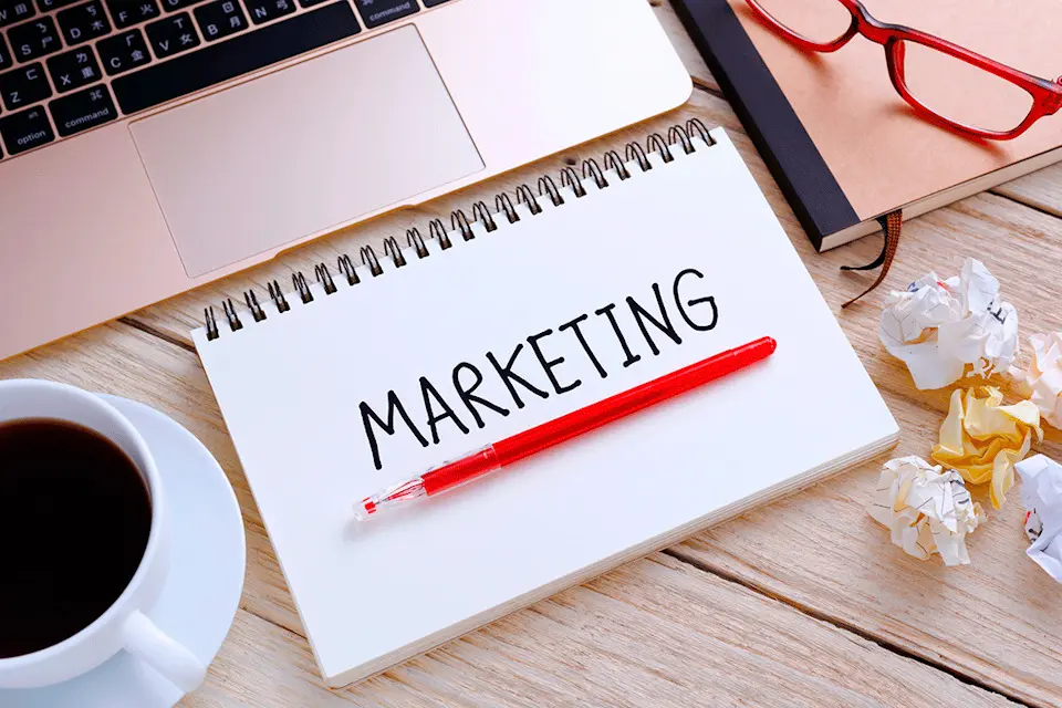 Affiliate Marketing چیست و چگونه کار می‌کند؛ یک راهنمای کامل برای تصمیم بهتر