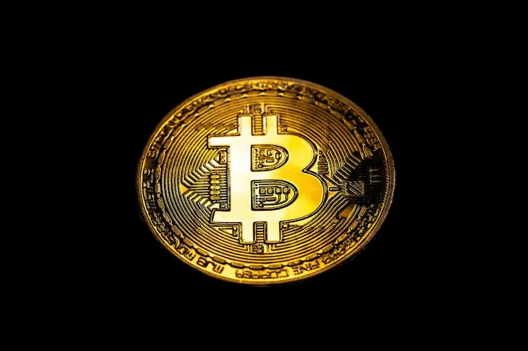 بیت‌کوین چیست و چگونه کار می‌کند؛ راهنمای کامل و کاربردی