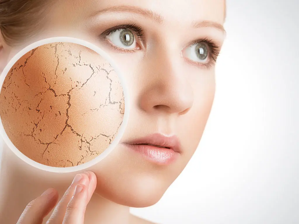 چه زمانی برای مشکلات پوستی به متخصص پوست مراجعه کنیم؛ نکات مهم و کاربردی