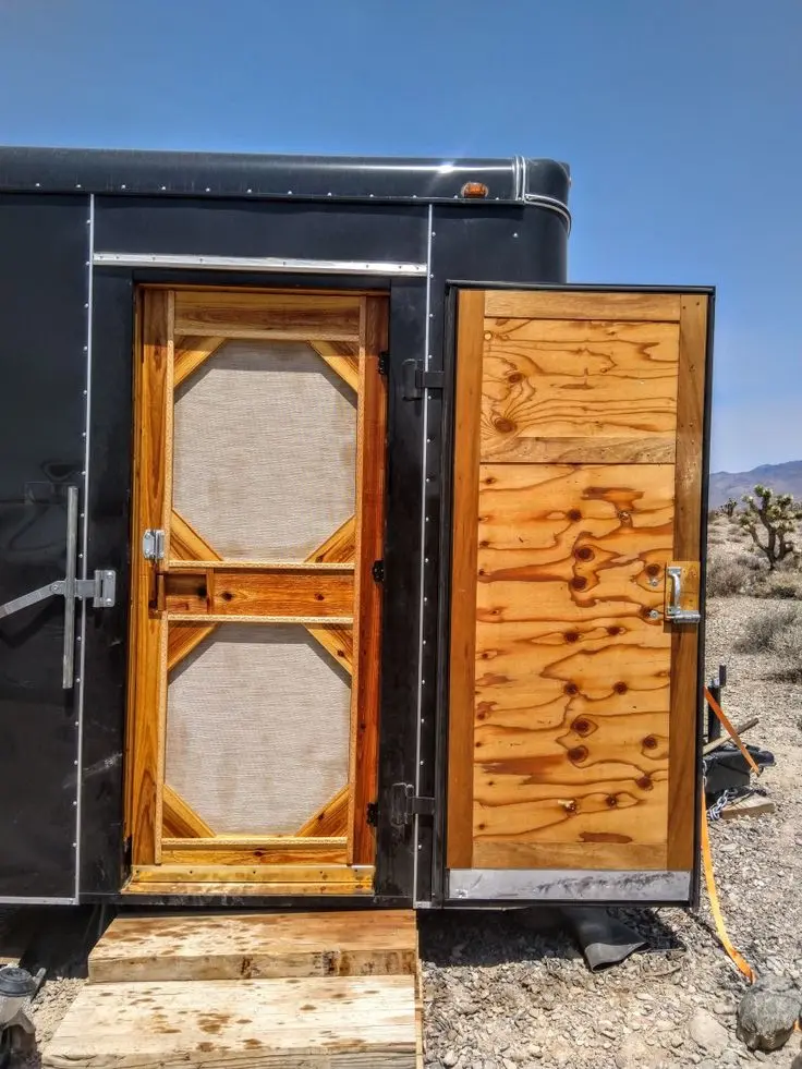 درِ تریلر — Trailer Door