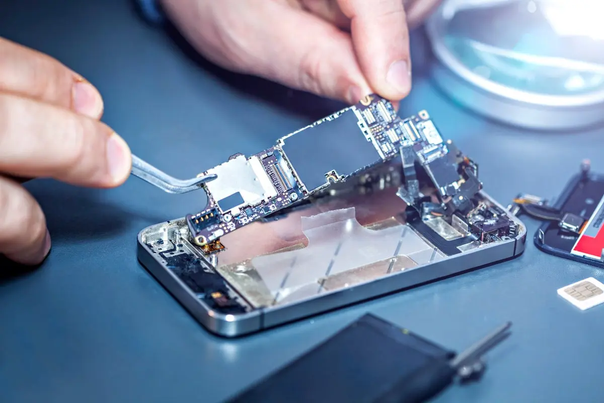 تعمیر موبایل؛ مهم‌ترین نکات درباره راهنمای انتخاب مرکز تعمیرات معتبر