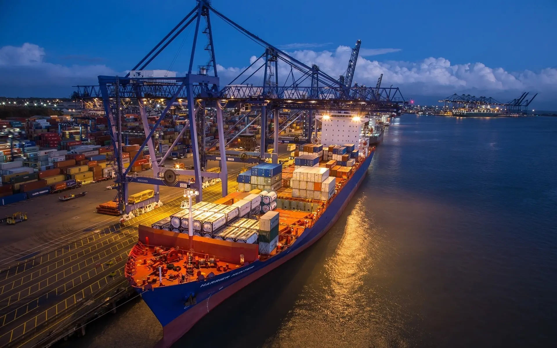 Port چیست و در شبکه چه معنایی دارد؛ یک راهنمای کامل برای تصمیم بهتر