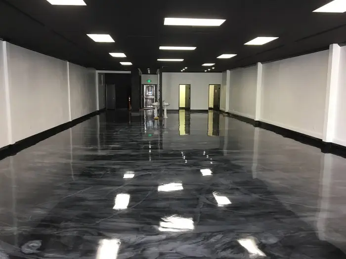 شغل اپوکسی‌کار کف؛ بازار کار اجرای کفپوش‌های صنعتی و ساختمانی و راهنمای تصمیم‌گیری